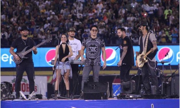 22 MIL Fans en el estadio reaccionaron luego de la sorpresa que les diera CHYNO Miranda