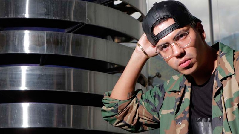 OMAR KOONZE ABRE EL 2018 »CON LA BOTELLA ARRIBA»