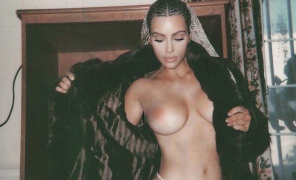 Kim Kardashian vuelve a romper internet: las impactantes fotos en topless de las que habla todo el mundo