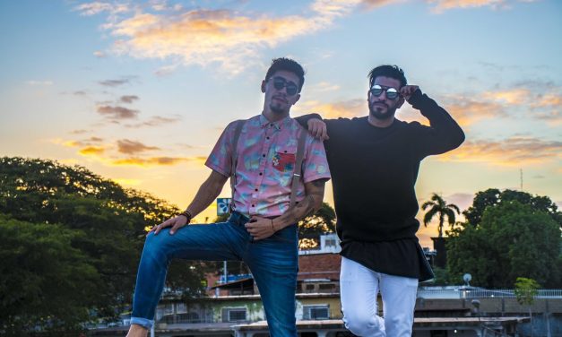 LOS MUCHACHOS SABOREAN EL ÉXITO CON »AY AMOR»