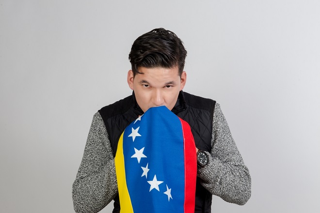 Dany Quesada viraliza »Amo a mi bandera»