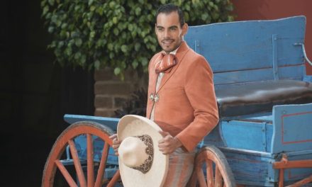 CARLOS HERNANDEZ El nuevo ídolo de la canción Mexicana »Desde la Raíz»